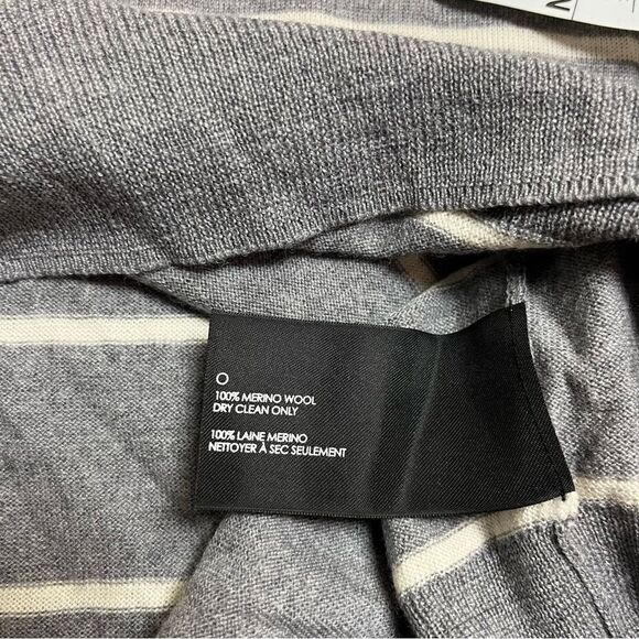 Club Monaco Men's Gray Striped Merino Wool V-Neck Sweater Size M - Picture 4 of 6
